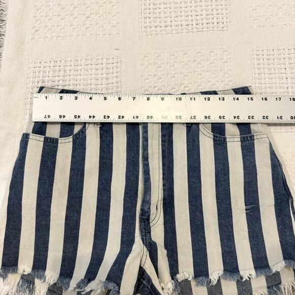 Show me Your Mumu Blu 30 Arizona high waist frayed hem jean shorts SH2 2840 - Picture 2 of 11